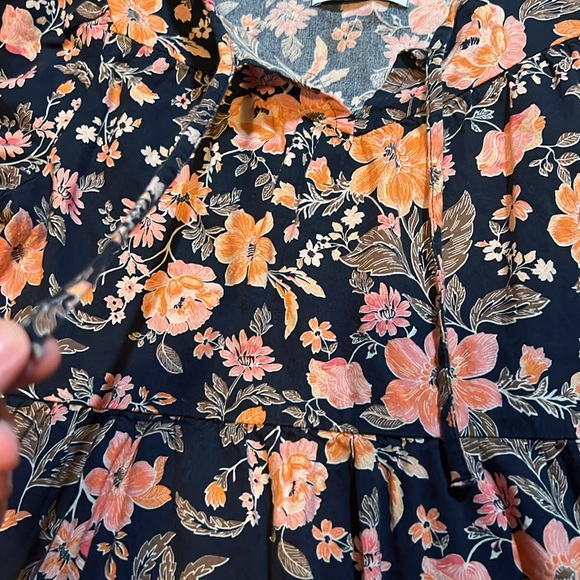 Old Navy Girls Floral Dress. Size Medium (8) - Picture 4 of 11